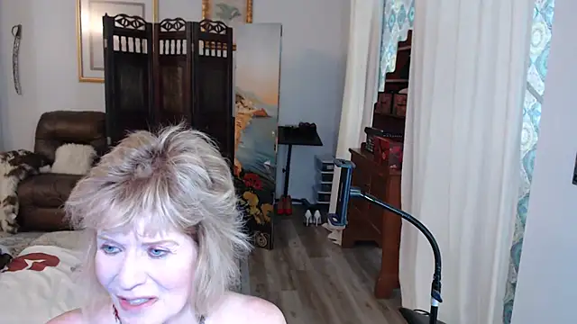 SindeeDix Show in webcam
