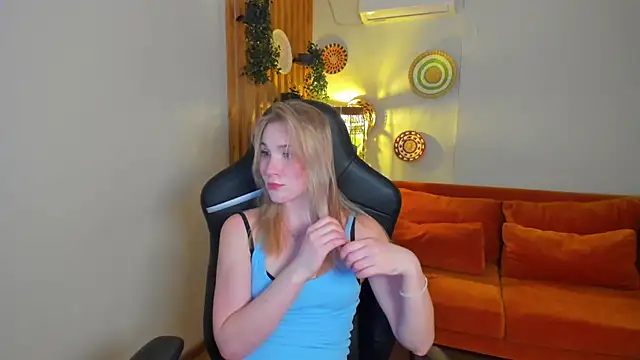 ElaraVoltage Adlı Modelin Canlı XXX Sohbeti