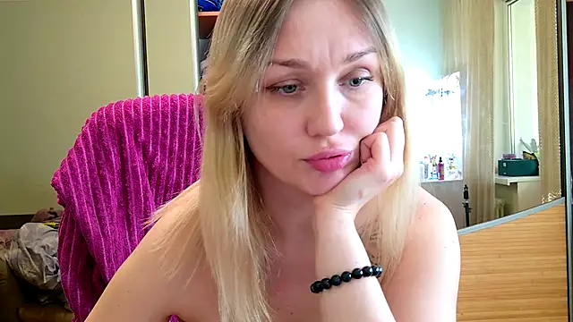 Hotty_Evochka Adlı Modelin Canlı XXX Sohbeti