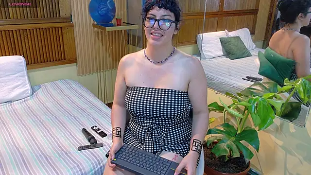 Eli666uwu élő XXX-chatje