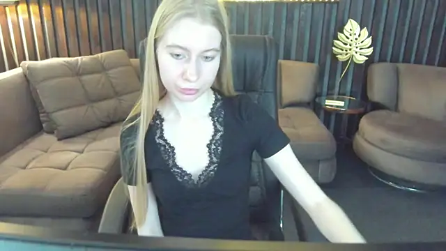 Alina_Blonde webcam show