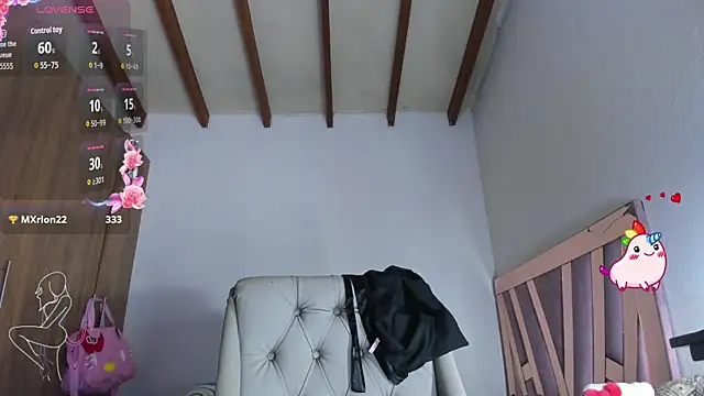SkyeGabbyRose's Live XXX Chat
