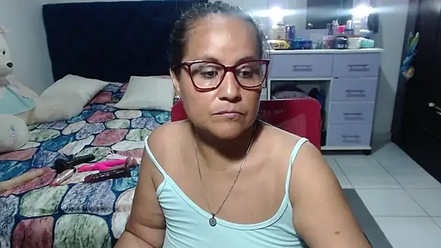 pervert_mommy_ 网络视讯表演