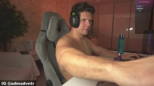 Rus_adventure7's Live XXX Chat