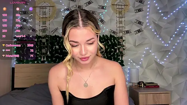 Karina_vibe élő XXX-chatje