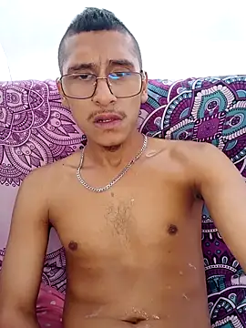 Lil_black009's Webcam Show