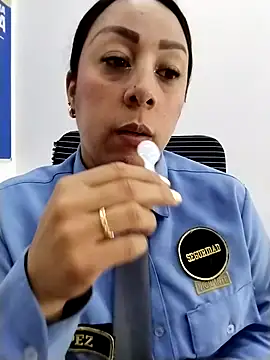 Cristal_Security-1's Live XXX Chat