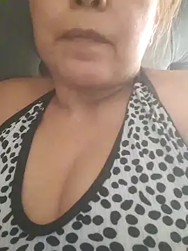 Chat +18 de Kazsandraa ao vivo