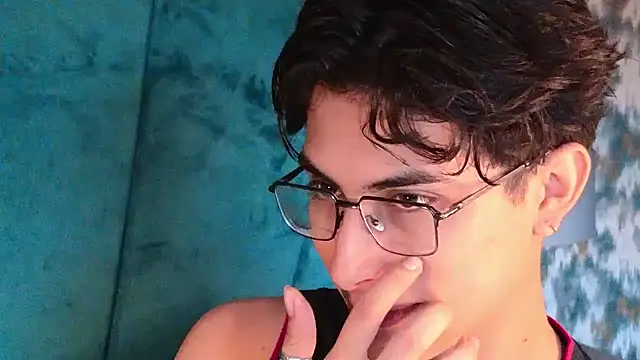 Онлайн чат XXX Aaron_Eze