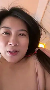 mo-mo-69's Live XXX Chat