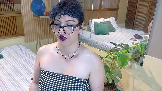 Chat XXX en directo de Eli666uwu