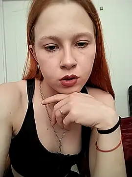 WhispersOfNight Webcam Show