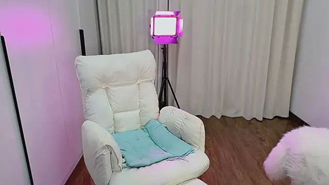 Evacute-top Adlı Modelin Canlı XXX Sohbeti