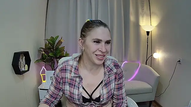 TessaDaybreak's Live XXX Chat