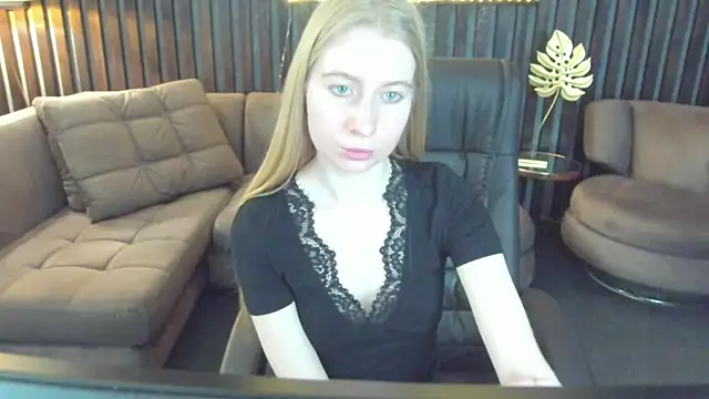 Alina_Blonde Show Webcam