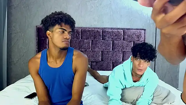 The_golden_boys1: διαδικτυακό σόου στην κάμερα