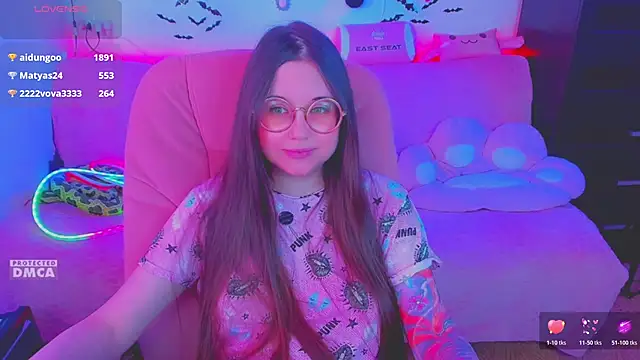 Lolisuccub Adlı Modelin Canlı XXX Sohbeti