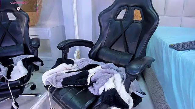 ScarletEvanss_'s Live XXX Chat