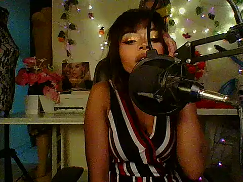 Anaconda2350 Chat XXX live