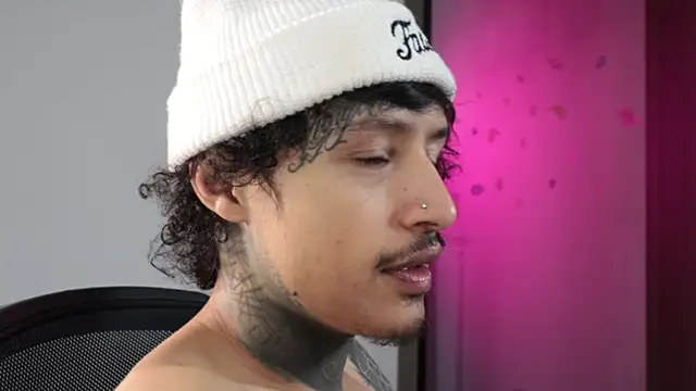 trieone's Live XXX Chat