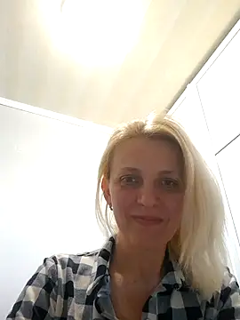 Show modela MiaLove183 na web-kameri