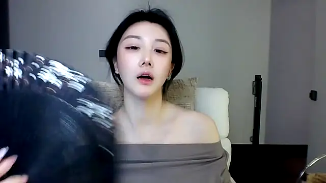 MedeLineayr's Webcam Show