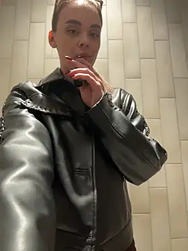 KristiRich Adlı Modelin Canlı XXX Sohbeti