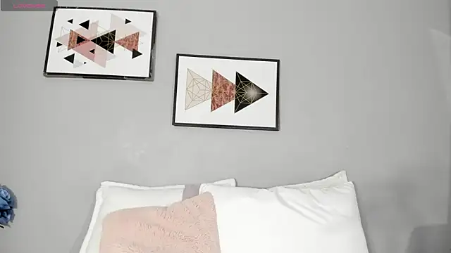 PauleteW10's Webcam Show