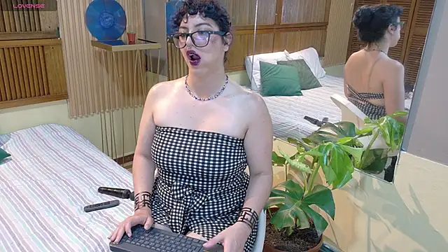 Eli666uwu's Live XXX Chat