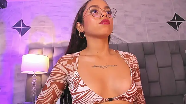 Chatroom XXX en direct de CarolineFyre