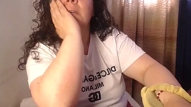 agathamiller01 Adlı Modelin Canlı XXX Sohbeti