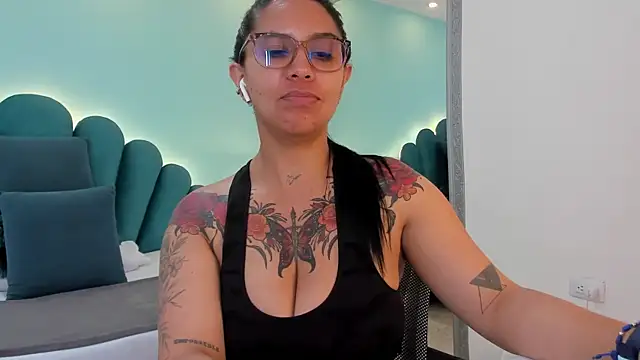 sharlott18 Live XXX-Chat