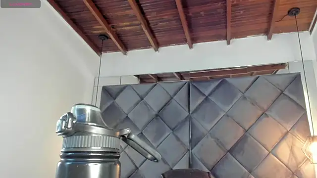 Chat +18 de emily-fox ao vivo