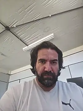 MysterBearMG Show in webcam