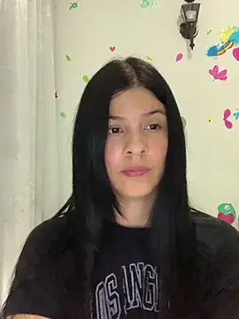 Estefani_32's Live XXX Chat