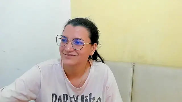 MARILYN_GARCIA Adlı Modelin Canlı XXX Sohbeti