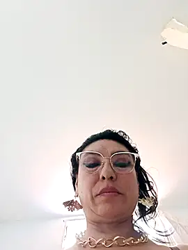 Chatroom XXX en direct de katysquirtdirty