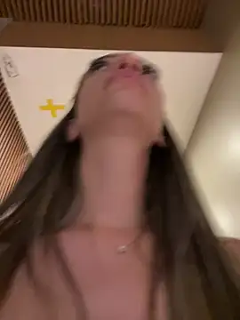 XXX chat uživo modela BelleLouiseVp