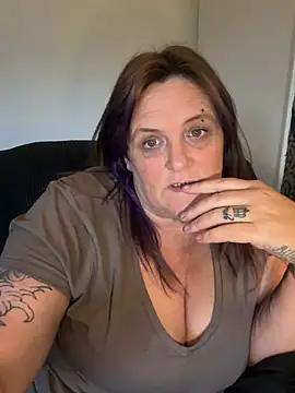 Busty-GilfQuinn Obrolan Langsung XXX