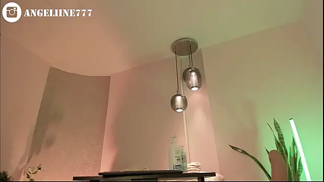 Chat +18 de angeline-777 ao vivo