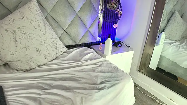 Naomi_Sweet18 Webcam-Show
