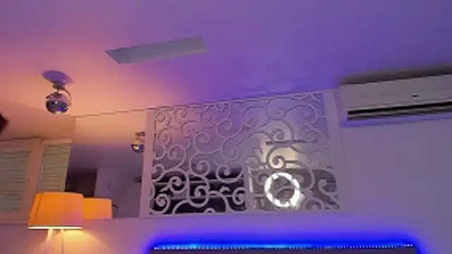 LuisaClover Adlı Modelin Canlı XXX Sohbeti