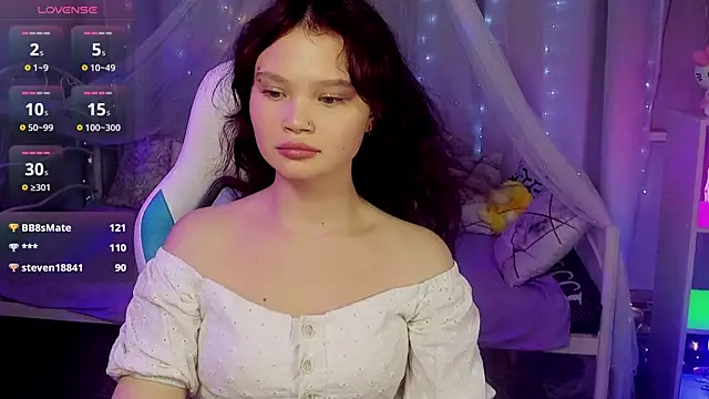 EmilyChaves Adlı Modelin Canlı XXX Sohbeti