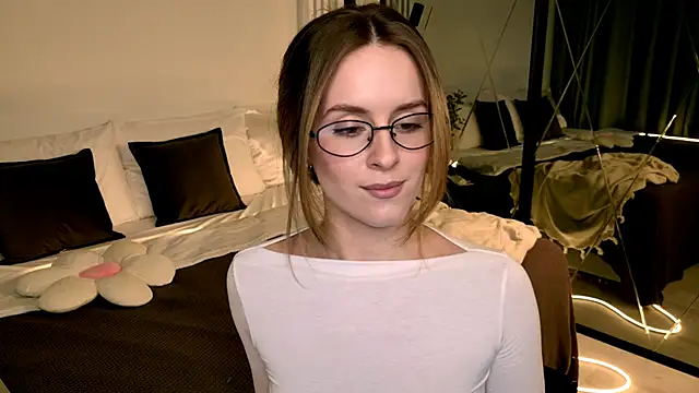 RozzitaBedberry's Live XXX Chat