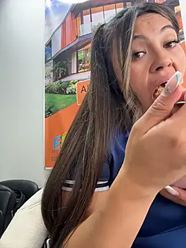 LIZ-06_ Webcam Show