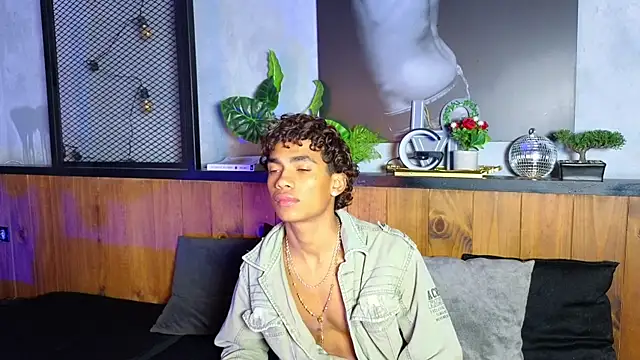 AlanCutee Chat XXX live