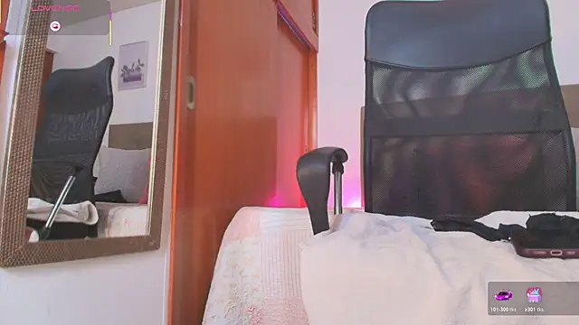Miley_Baker élő XXX-chatje