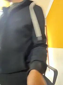 AdrianRinaldiのライブXXXチャット