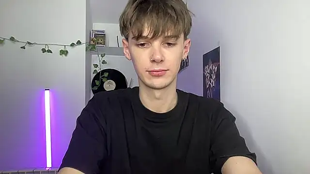 Pokazy przed kamerką – YourMilkyGuy