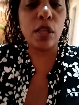 Show modela Maliaebonyfetish na web-kameri